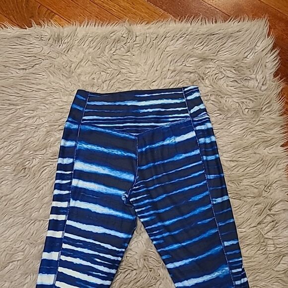 Nike one dri fit recycled polyester stretch blue tye dye athletic capris - Picture 8 of 9